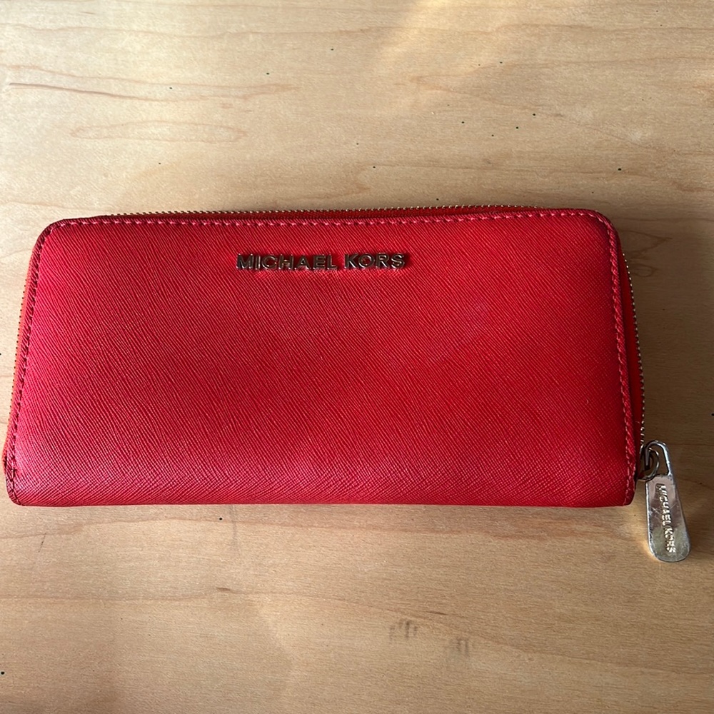 Michael Kors Bright red zip around continental wallet - Picture 1 of 8